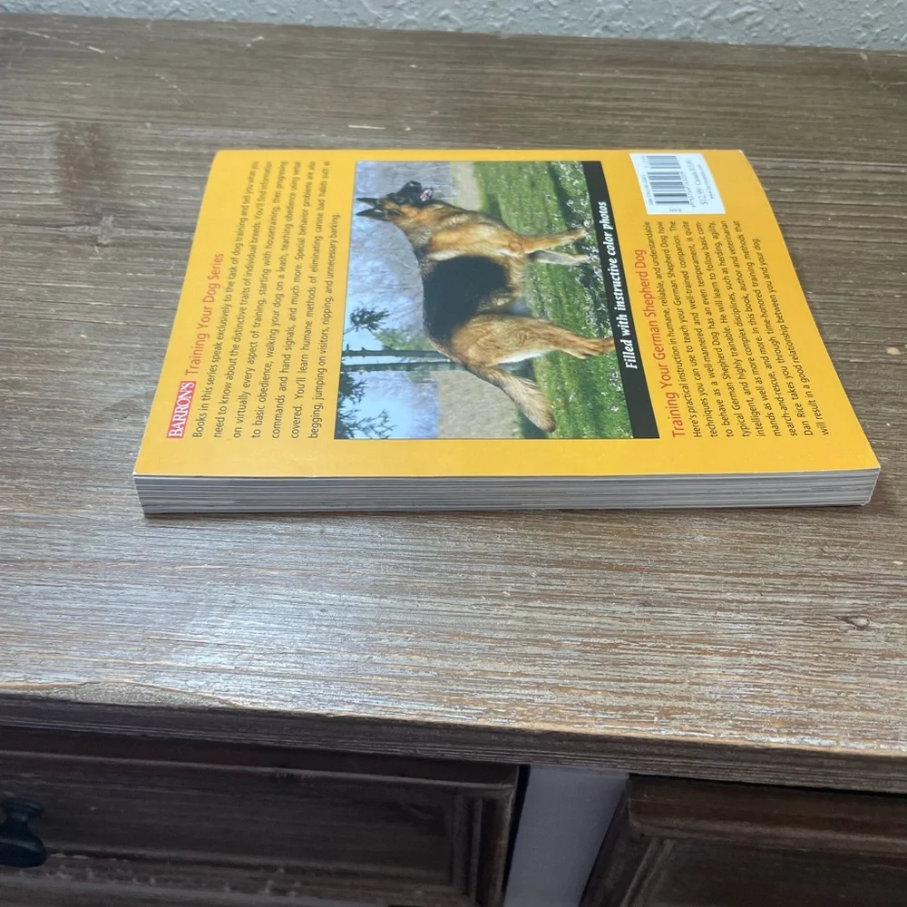 Training Your German Shepherd Dog (Training Your Dog) - Paperback